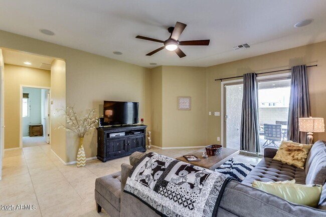 1657 W Desperado Way in Phoenix, AZ - Building Photo - Building Photo