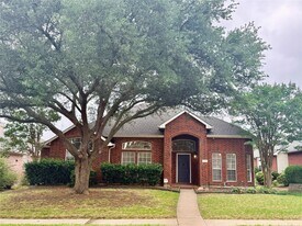 2220 Sky Harbor Dr in Plano, TX - Building Photo