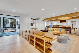 593 Camino De La Reina, Unit SI ID1343824P in San Diego, CA - Building Photo