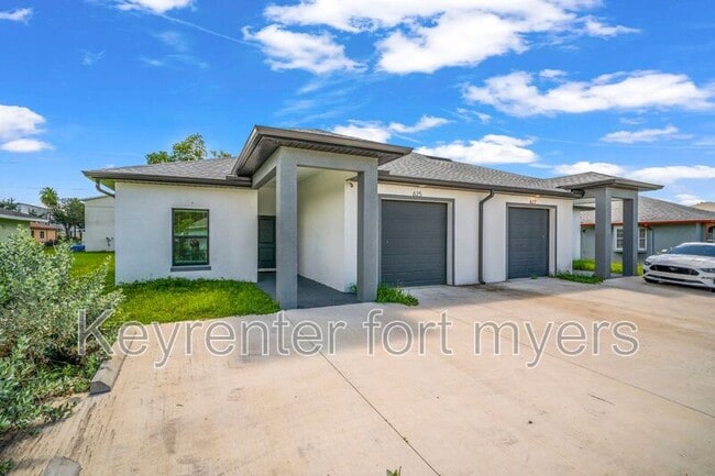 property at 625 SE 13th Pl