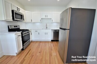 27 Ransom Rd, Unit 3 in Boston, MA - Foto de edificio - Building Photo