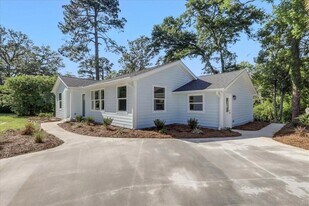 1602 Carruthers St in Tallahassee, FL - Building Photo