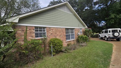 405 Brentwood Dr in Madison, MS - Building Photo - Building Photo
