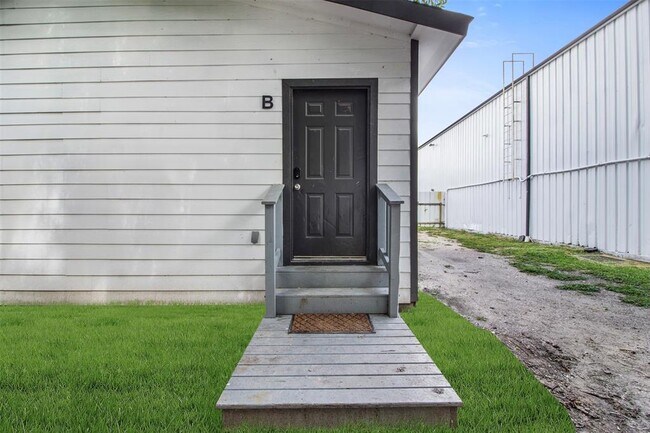 405 Medina St, Unit B in Houston, TX - Building Photo - Building Photo