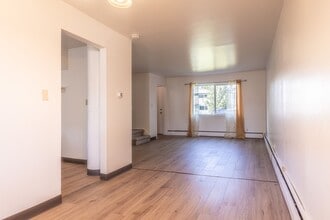 1227 McCarty Ave in Fairbanks, AK - Building Photo - Building Photo