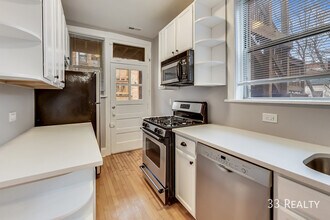 948 Pleasant St in Oak Park, IL - Building Photo - Building Photo