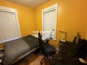 212 Green St, Unit 2 in Cambridge, MA - Building Photo - Building Photo