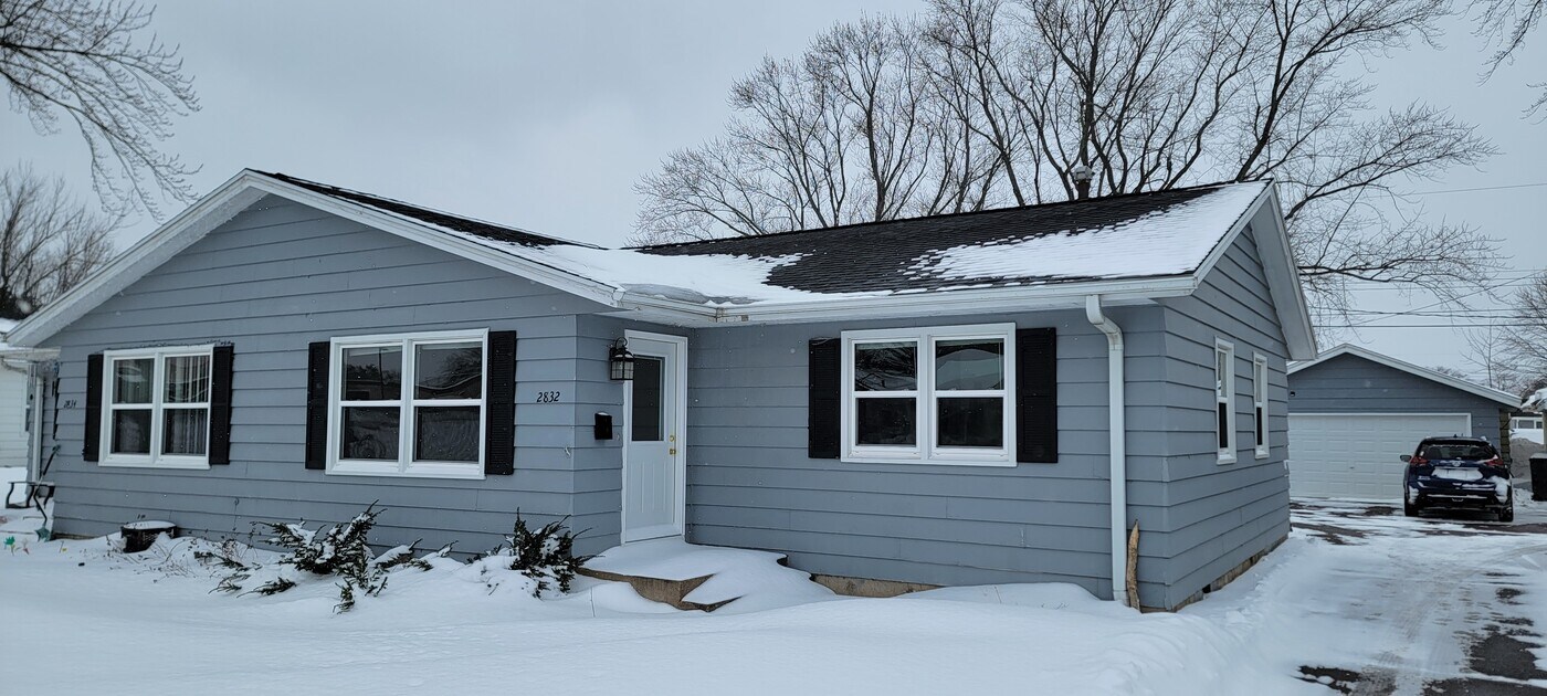 2834 Thomas Dr, Unit 2834 Thomas Dr in Eau Claire, WI - Building Photo