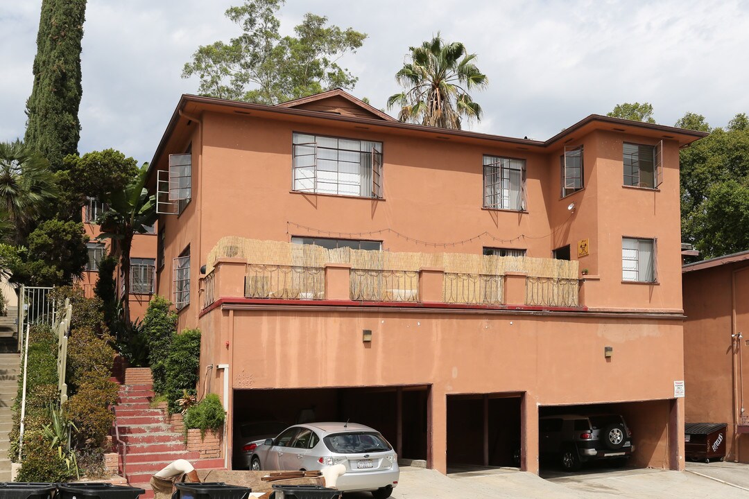 10945 Roebling Ave in Los Angeles, CA - Building Photo