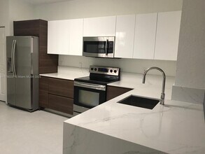 4034 Peppertree Dr in Weston, FL - Building Photo - Building Photo