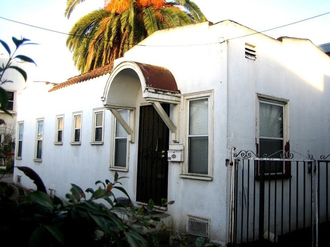 1353-1363 W 20th St in Los Angeles, CA - Building Photo - Building Photo