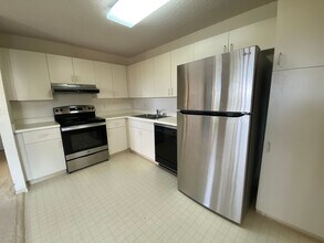 91-1077-1077 Oaniani St in Kapolei, HI - Building Photo - Building Photo