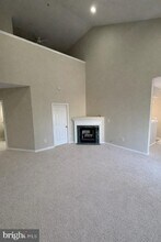 11330 Westbrook Mill Ln in Fairfax, VA - Foto de edificio - Building Photo