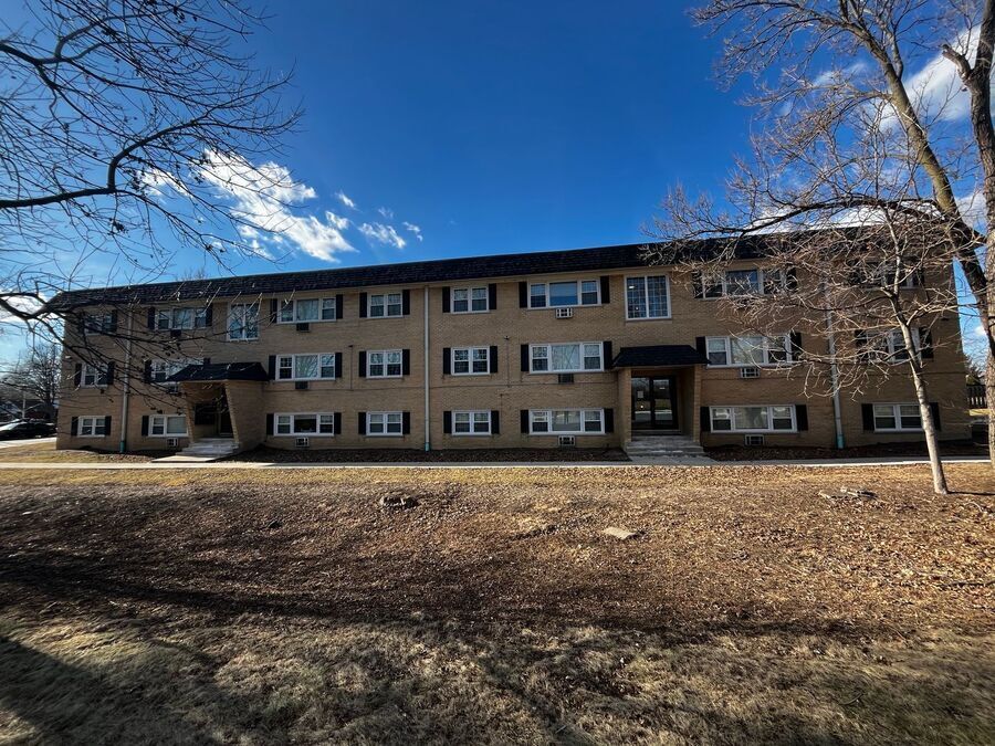 27 N Maple Ct in Addison, IL - Foto de edificio