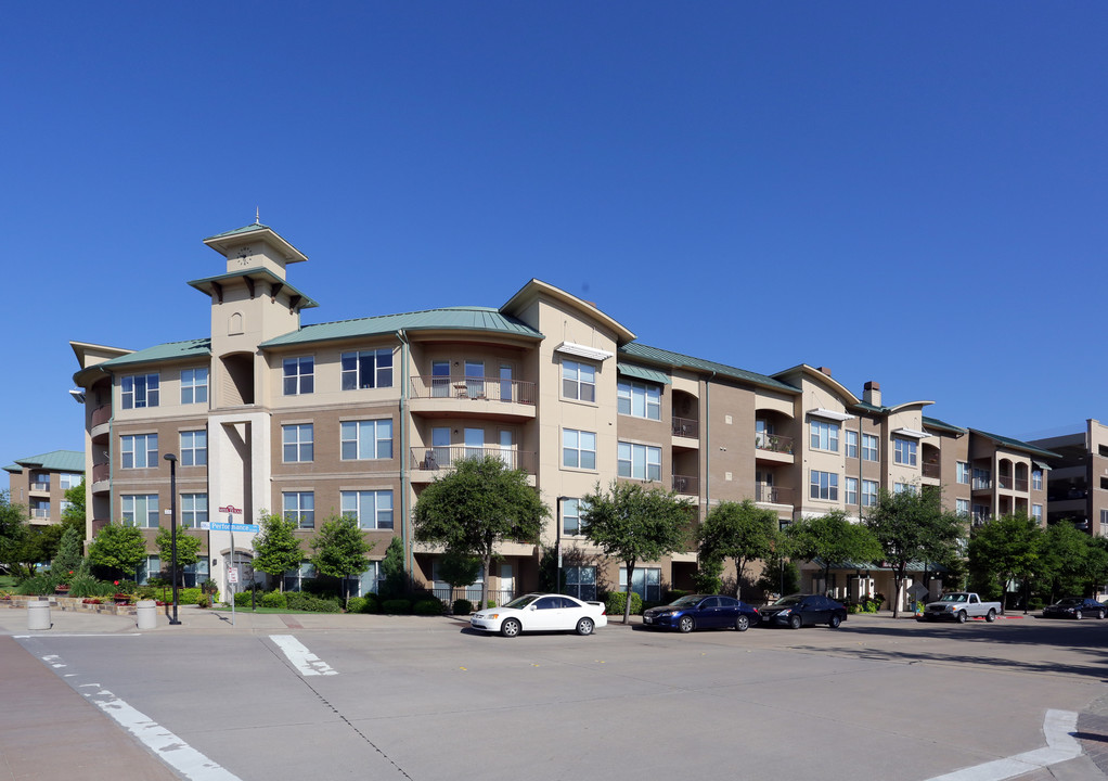 Galatyn Station in Richardson, TX - Foto de edificio