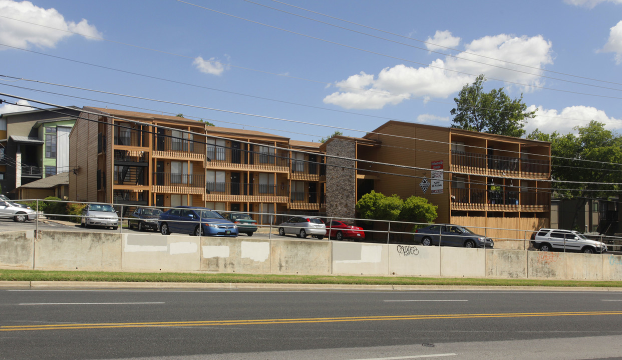 Black Diamond Apartments in Austin, TX - Building Photo