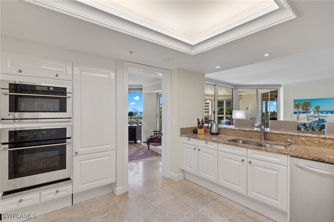 property at 4021 Gulf Shore Blvd N