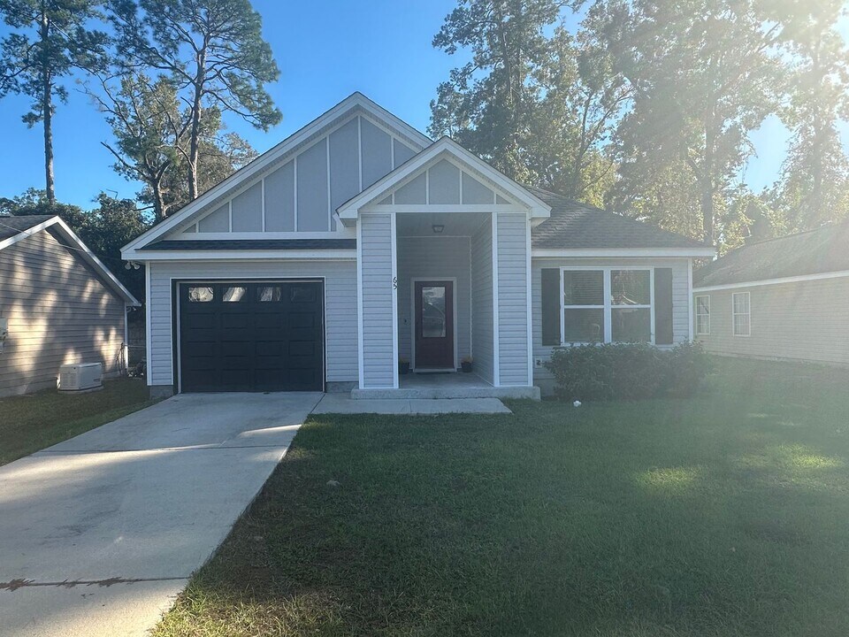 65 Pueblo Trail in Crawfordville, FL - Building Photo