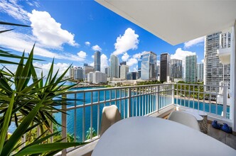 701 Brickell Key Blvd in Miami, FL - Building Photo - Building Photo