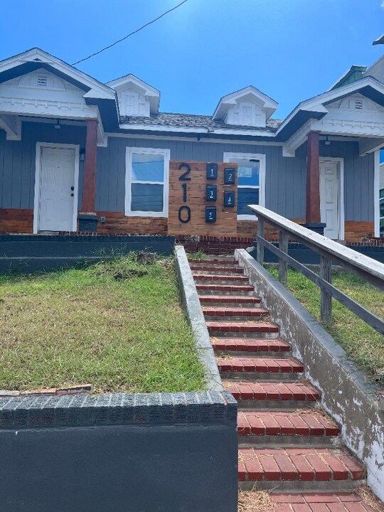 210 S Tancahua St in Corpus Christi, TX - Building Photo