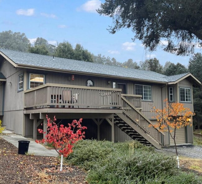 2411 Glacier Dr in Frazier Park, CA - Building Photo - Building Photo