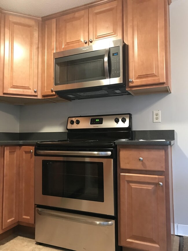 73 Nicholas Rd in Framingham, MA - Building Photo - Building Photo