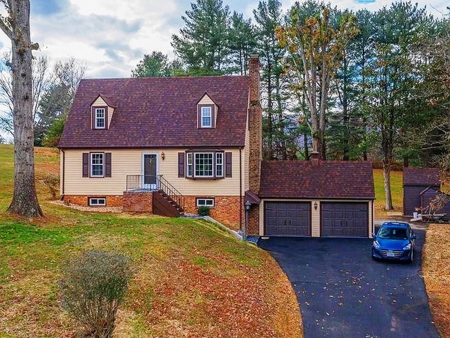 property at 1043 Glebe Rd