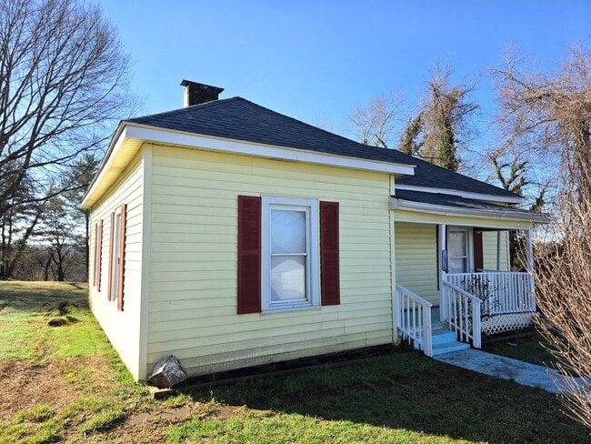 200 Tesh St in Mount Airy, NC - Building Photo - Building Photo