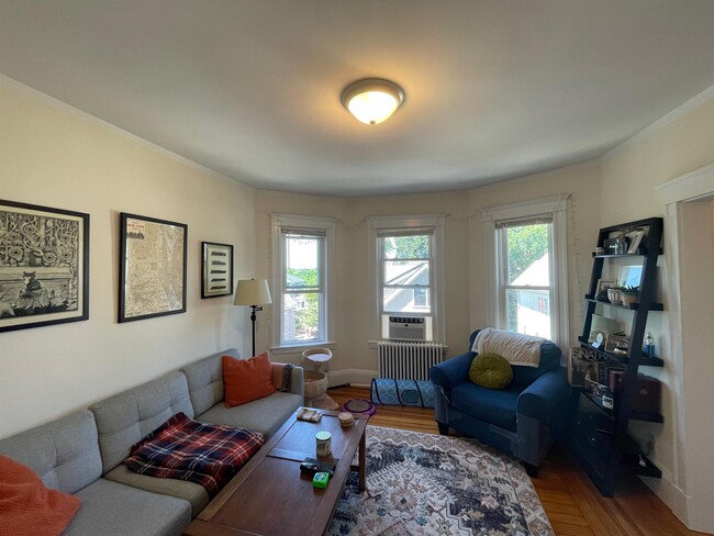 11 Belmont Sq, Unit 3 in Somerville, MA - Building Photo - Building Photo