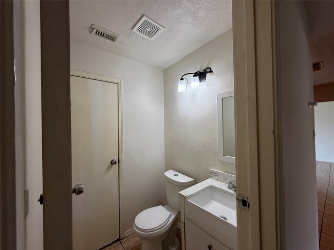 property at 4702 Ridgemar Cir