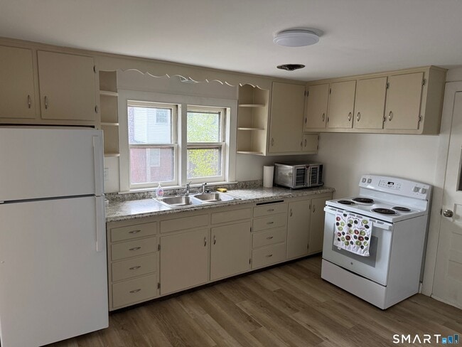 82 Mountain Rd in Suffield, CT - Building Photo - Building Photo