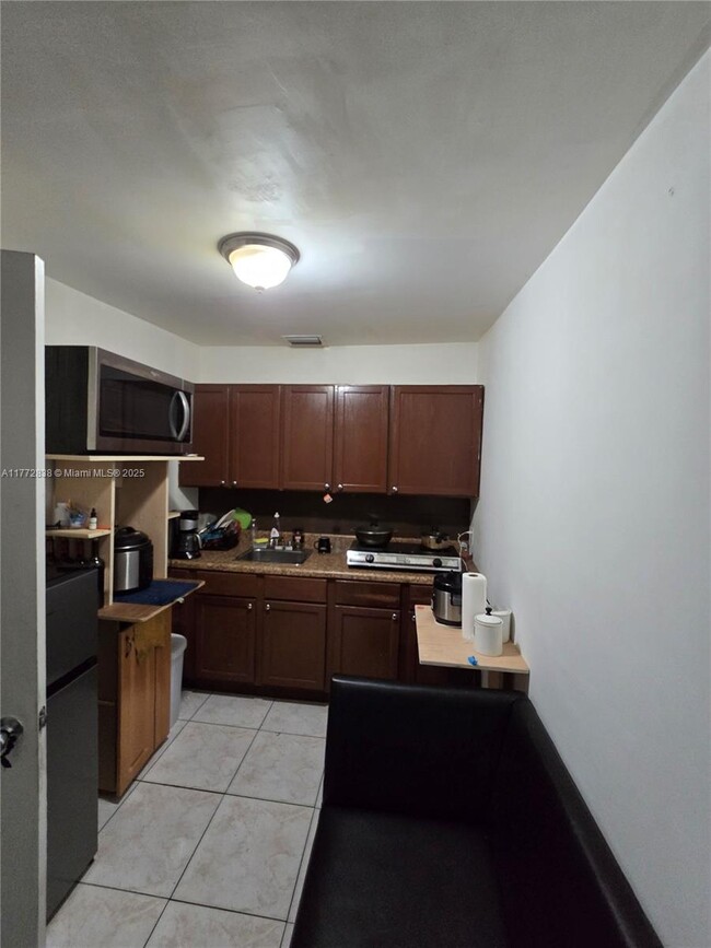 property at 1940 W 63rd St