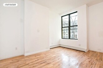 194 Vernon Ave in Brooklyn, NY - Building Photo - Building Photo