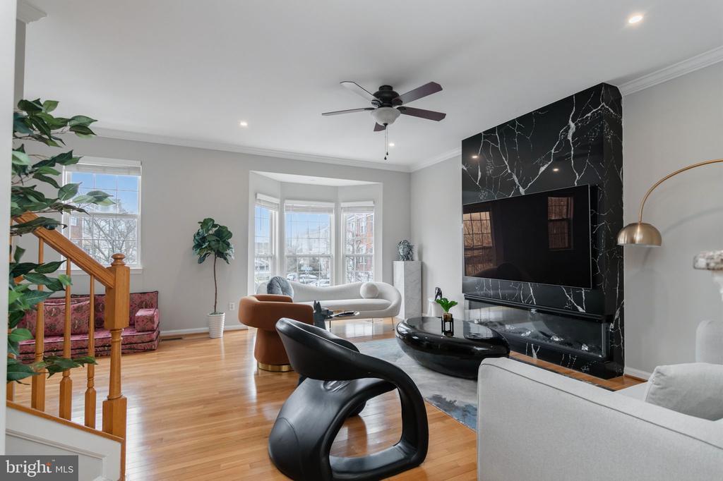 2558 Banshire Dr in Herndon, VA - Building Photo