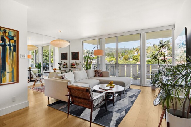 4455 Los Feliz Blvd, Unit 604 in Los Angeles, CA - Building Photo - Building Photo