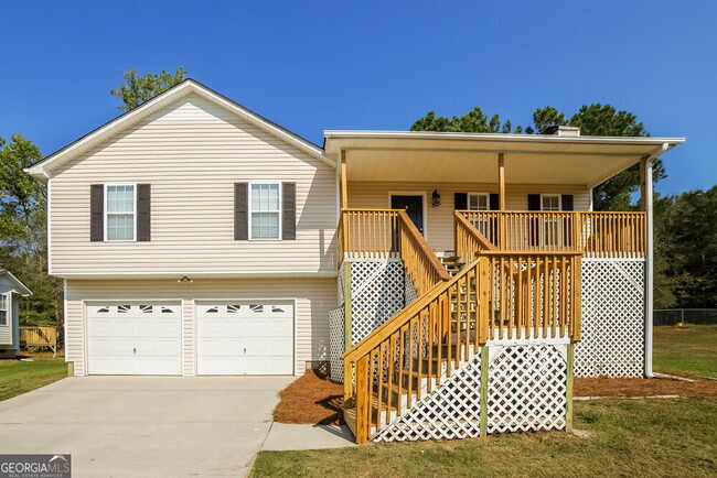 property at 425 River Trace Dr