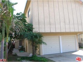 12492 Gilmore Ave in Los Angeles, CA - Building Photo