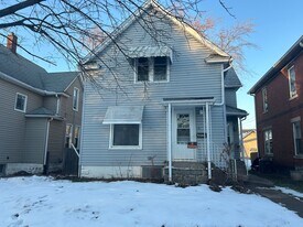 407 17th Ave in Moline, IL - Building Photo