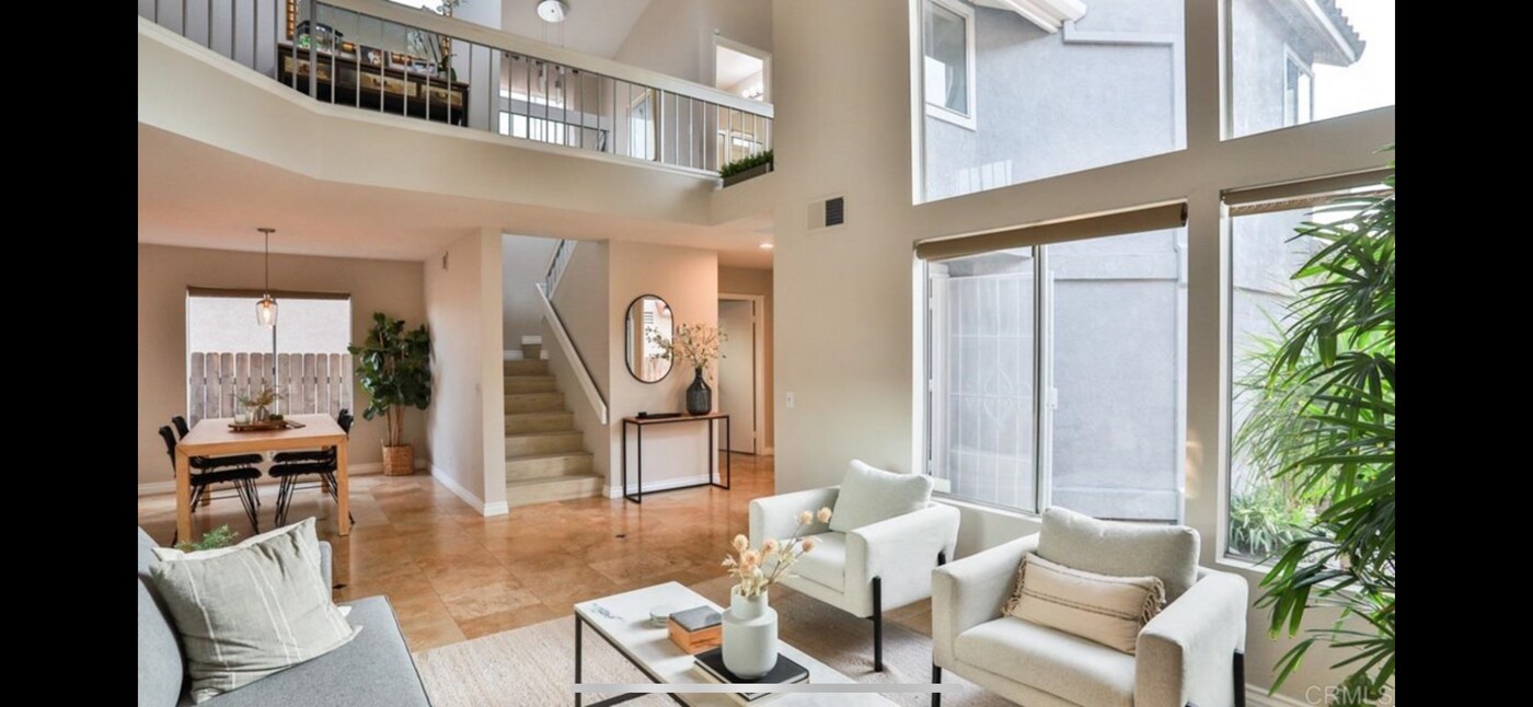 1727 Avenida Alta Mira in Oceanside, CA - Building Photo