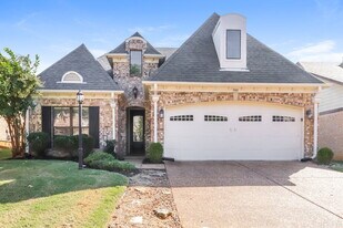 300 Garden Springs Dr in Oakland, TN - Building Photo