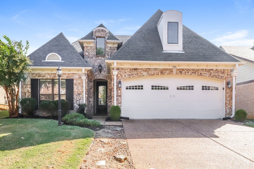 300 Garden Springs Dr in Oakland, TN - Building Photo