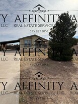 2206 Iris St in Carlsbad, NM - Building Photo