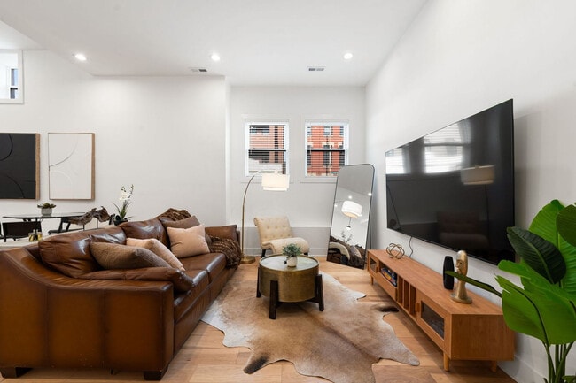 property at 1941 W Augusta Blvd