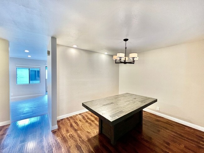 3330 Caminito Eastbluff in La Jolla, CA - Building Photo - Building Photo