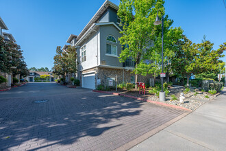 Blairwood Condominiums in Carmichael, CA - Foto de edificio - Building Photo