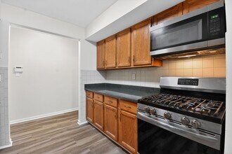 111 Keystone Ct in Woodbridge Township, NJ - Building Photo - Building Photo