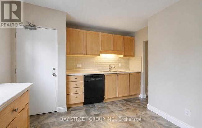 66 Walter Ave in Newmarket, ON - Building Photo - Building Photo