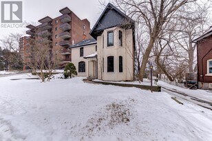 167 Collier St in Barrie, ON - Building Photo
