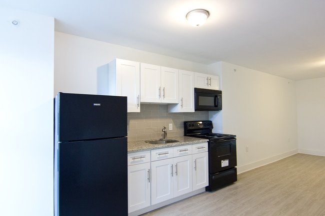 6104 Market St, Unit 3 in Philadelphia, PA - Building Photo - Building Photo