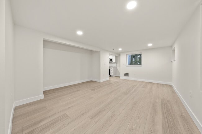 7804 Lake City Way NE in Seattle, WA - Building Photo - Building Photo